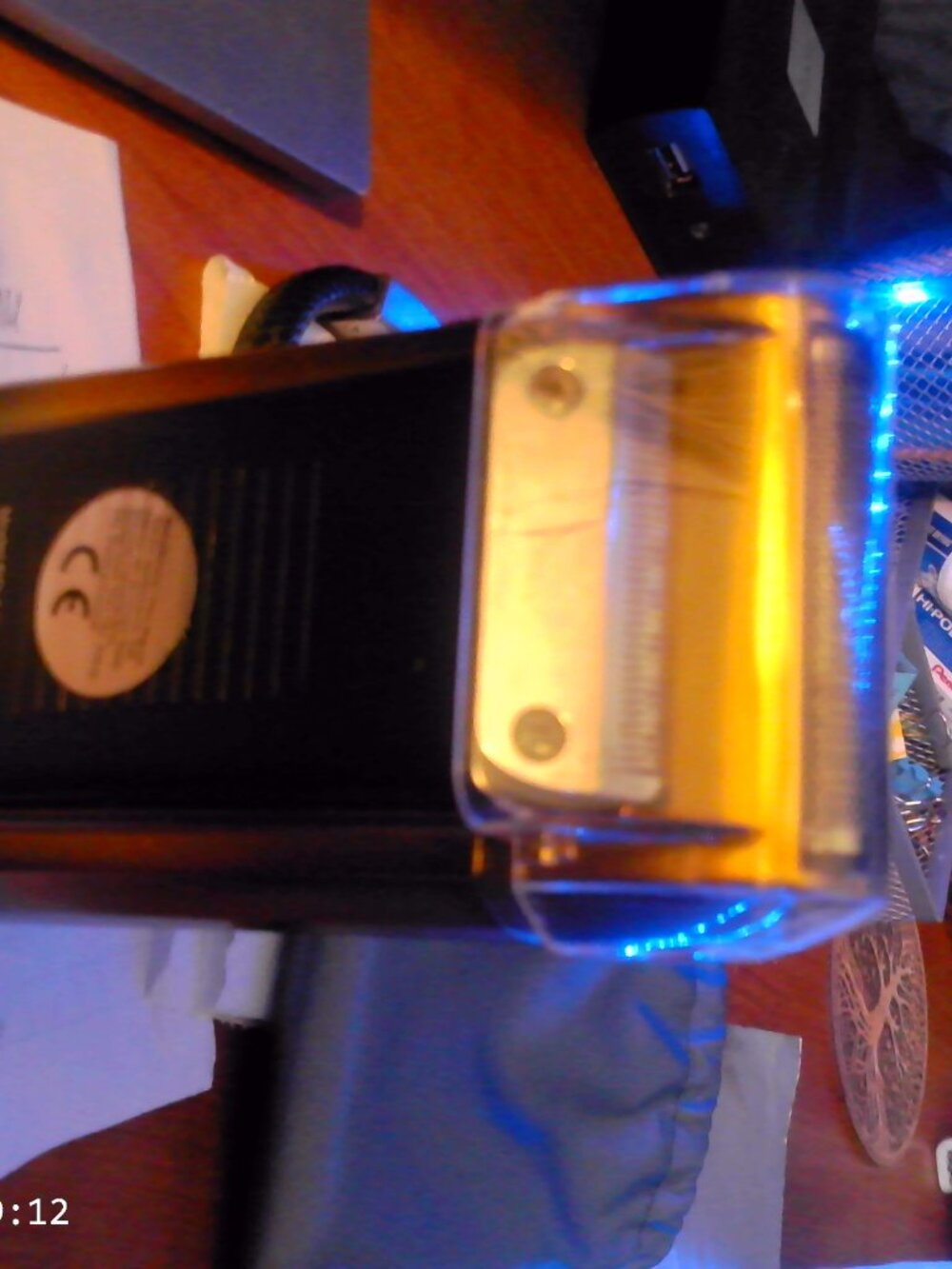 Reciprocating Electric Razor – Gold Finish – Digital Display – High‑Performance - Picture 2 of 8